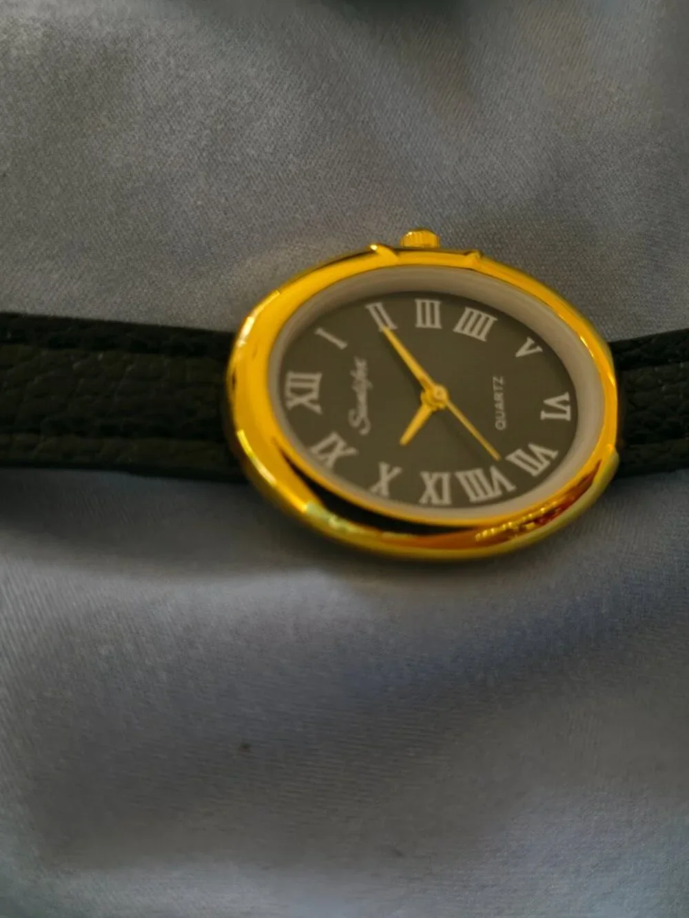 Women's Oval Quartz Watch